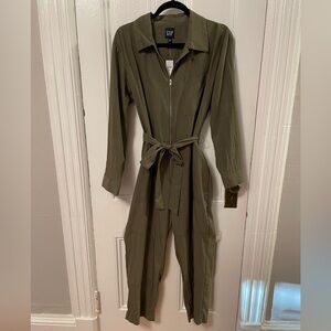 GAP TENCEL™ Lyocell Jumpsuit. Army Green P14